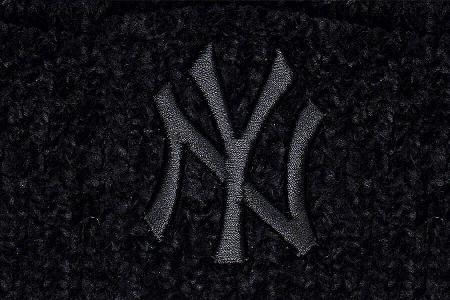 New Era 60284833 WMNS CHENILLE BOBBLE BEANIE NEYYAN BLK - 3